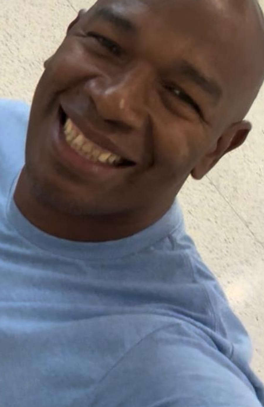 Jhon Rivas Aiken sonriendo